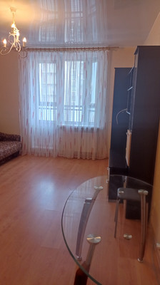 Снять --комнатную квартиру