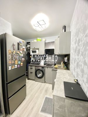 Купить --комнатную квартиру