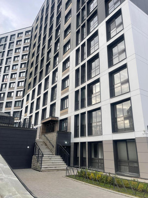 Купить --комнатную квартиру