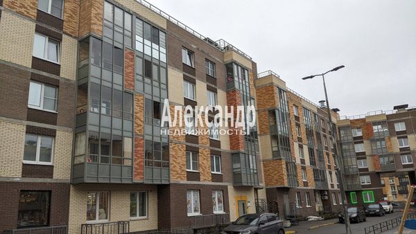 Купить --комнатную квартиру