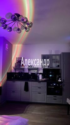 Купить --комнатную квартиру