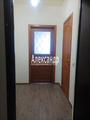 Купить --комнатную квартиру