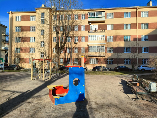 Купить --комнатную квартиру