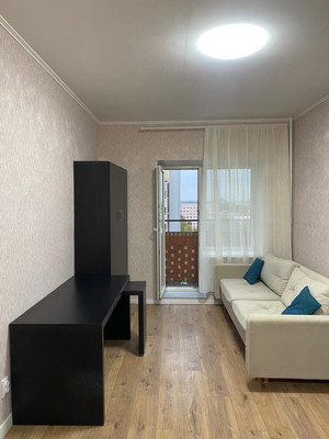 Купить --комнатную квартиру