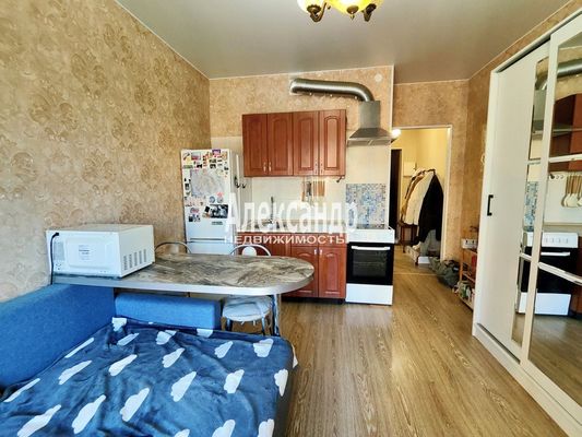 Купить --комнатную квартиру