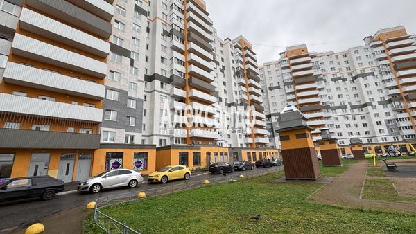 Купить --комнатную квартиру