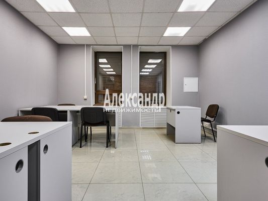 Снять  помещение свободного назначения