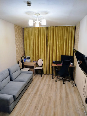 Купить --комнатную квартиру