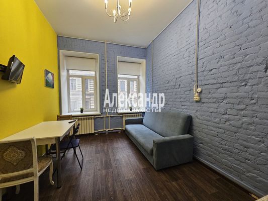 Купить --комнатную квартиру