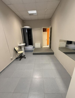 Снять  помещение свободного назначения