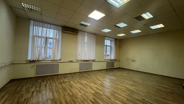 Снять  помещение свободного назначения