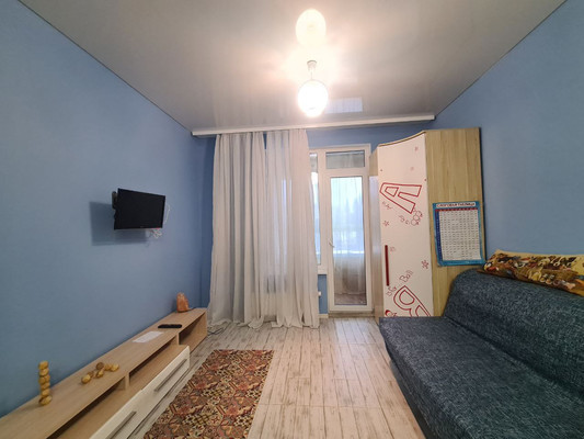 Снять --комнатную квартиру