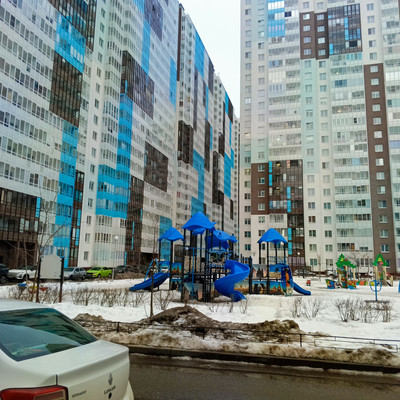 Купить --комнатную квартиру