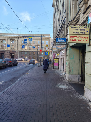 Снять  помещение свободного назначения