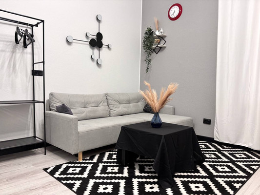 Снять --комнатную квартиру