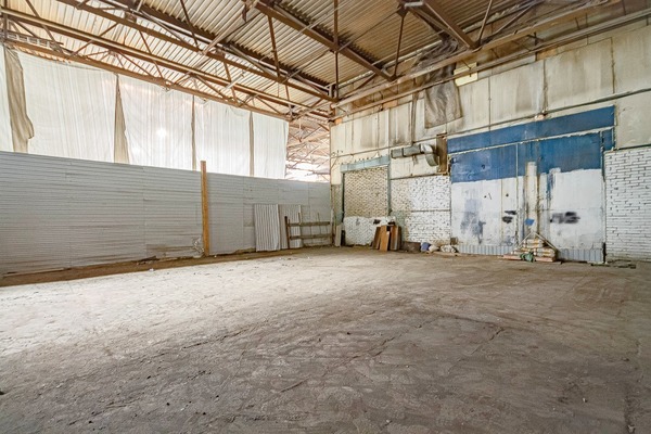 Снять  помещение свободного назначения